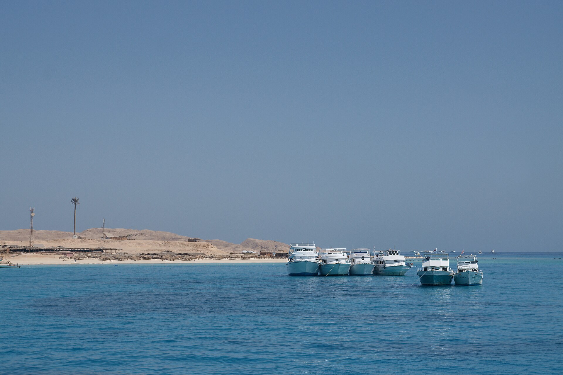 Båtar vid Paradise Island utanför Hurghada